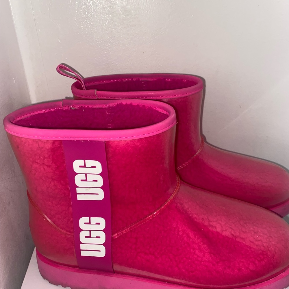 Ugg - image 1